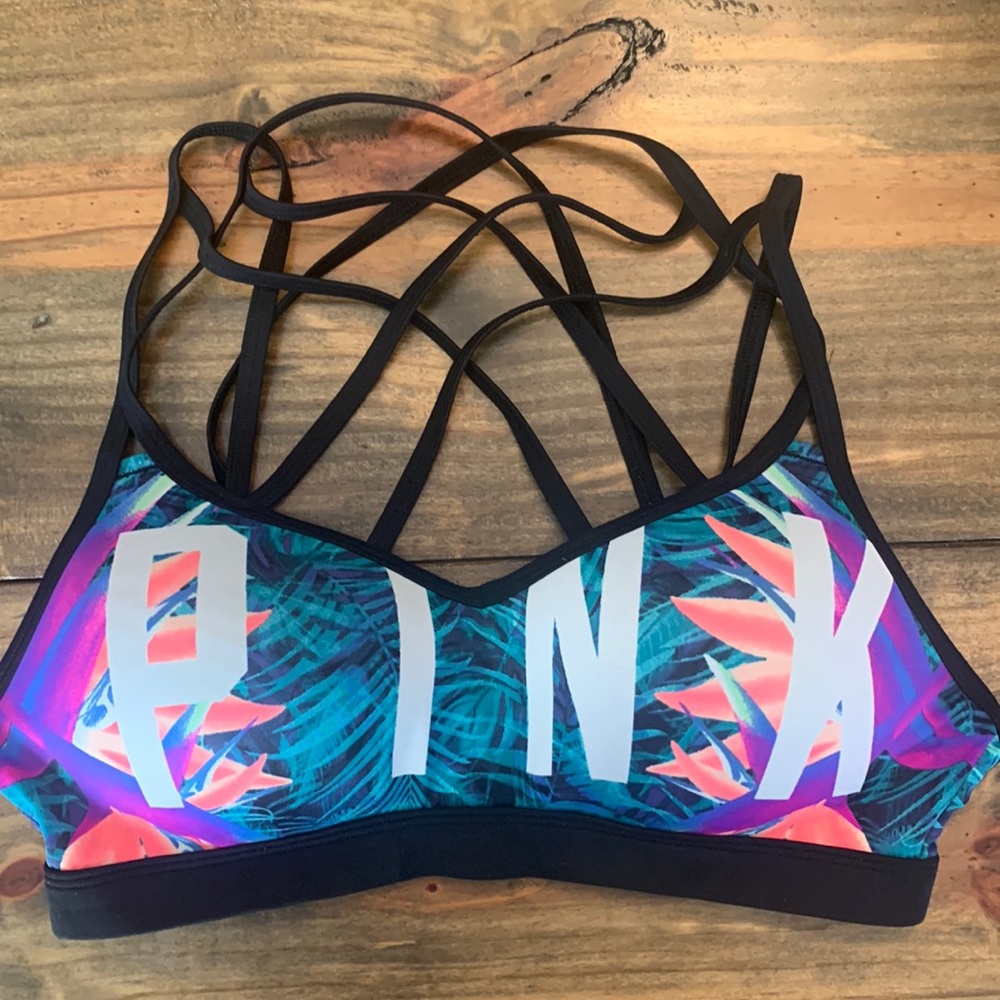 ✨VS Ultimate sports bra with padding Size M